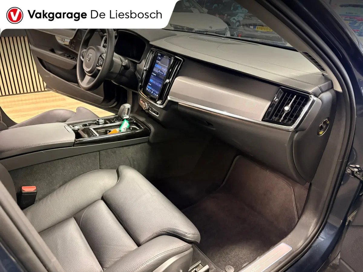 2.0 T8 Plug-in hybrid AWD Ultimate Dark / Panoramadak / leder / trekhaak / camera / Harman Kardon audio