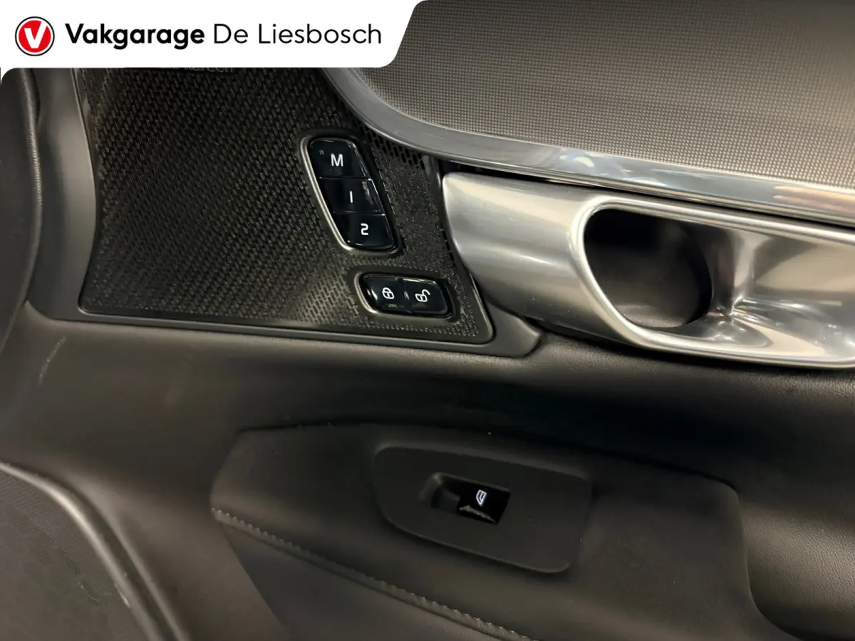 2.0 T8 Plug-in hybrid AWD Ultimate Dark / Panoramadak / leder / trekhaak / camera / Harman Kardon audio