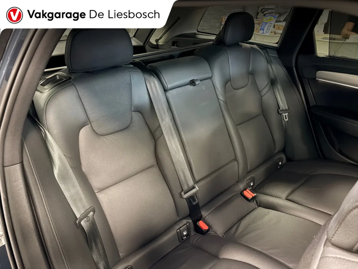 2.0 T8 Plug-in hybrid AWD Ultimate Dark / Panoramadak / leder / trekhaak / camera / Harman Kardon audio