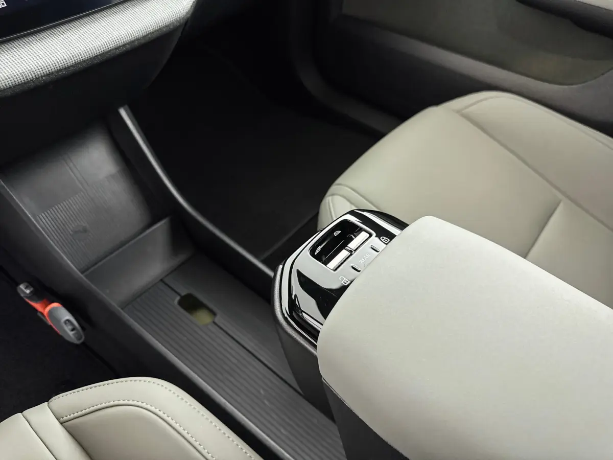 Single Motor Extended Range Plus 69 kWh | 19" | Wool Blend | Stoel/Stuurverwarming | Warmtepomp | Keyless | Elektr. Achterklep | Harman Kardon | Adaptieve Cruise | BLIS