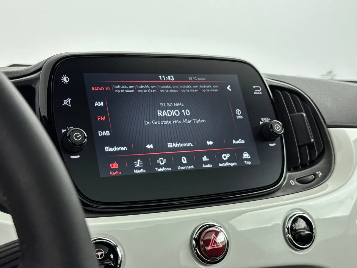 1.0 Hybrid Dolcevita | 15" | Panoramadak | Carplay | Cruise Control | PDC Achter | Climate Control