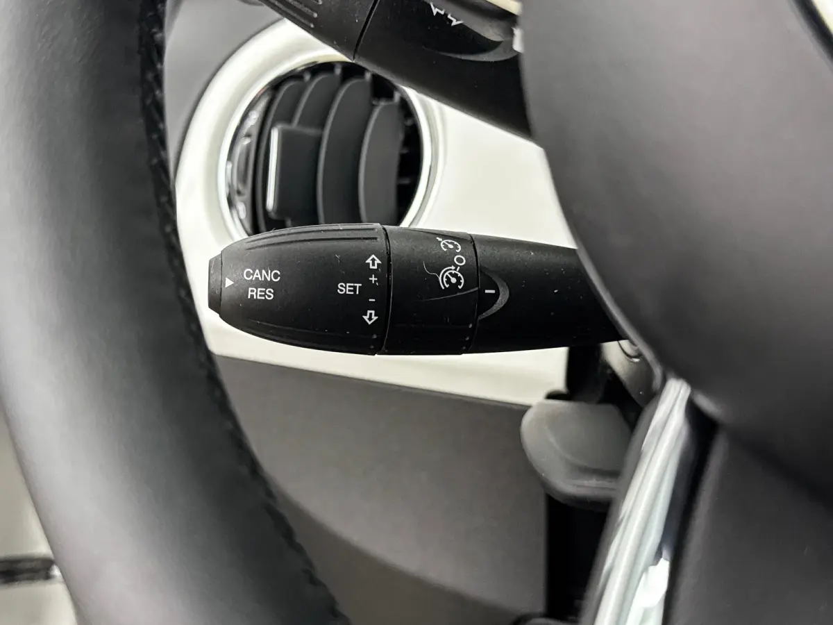 1.0 Hybrid Dolcevita | 15" | Panoramadak | Carplay | Cruise Control | PDC Achter | Climate Control