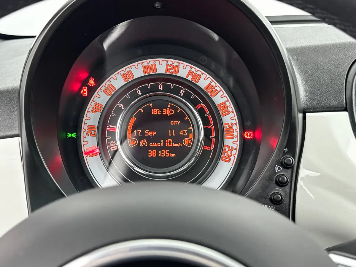 1.0 Hybrid Dolcevita | 15" | Panoramadak | Carplay | Cruise Control | PDC Achter | Climate Control