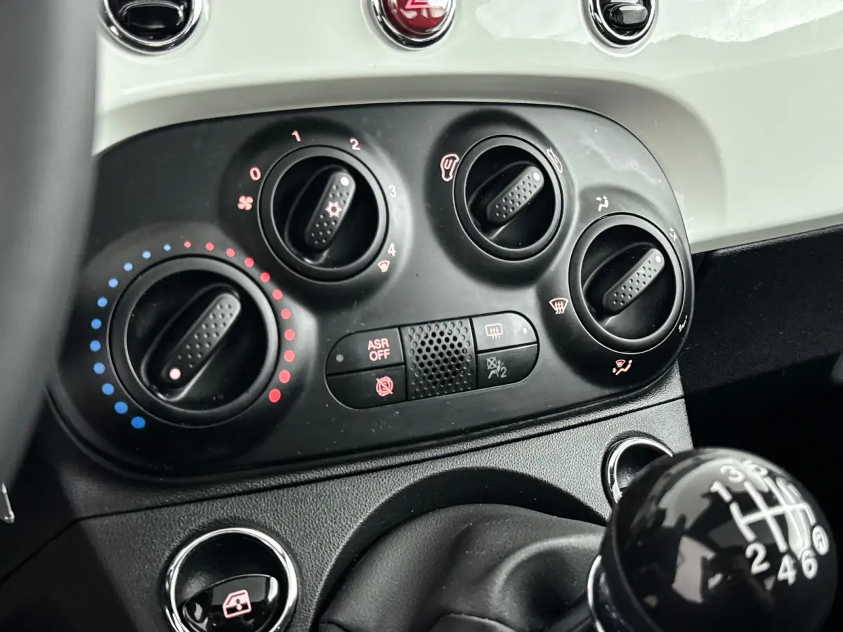 1.0 Hybrid Dolcevita | 15" | Panoramadak | Carplay | Cruise Control | PDC Achter | Climate Control