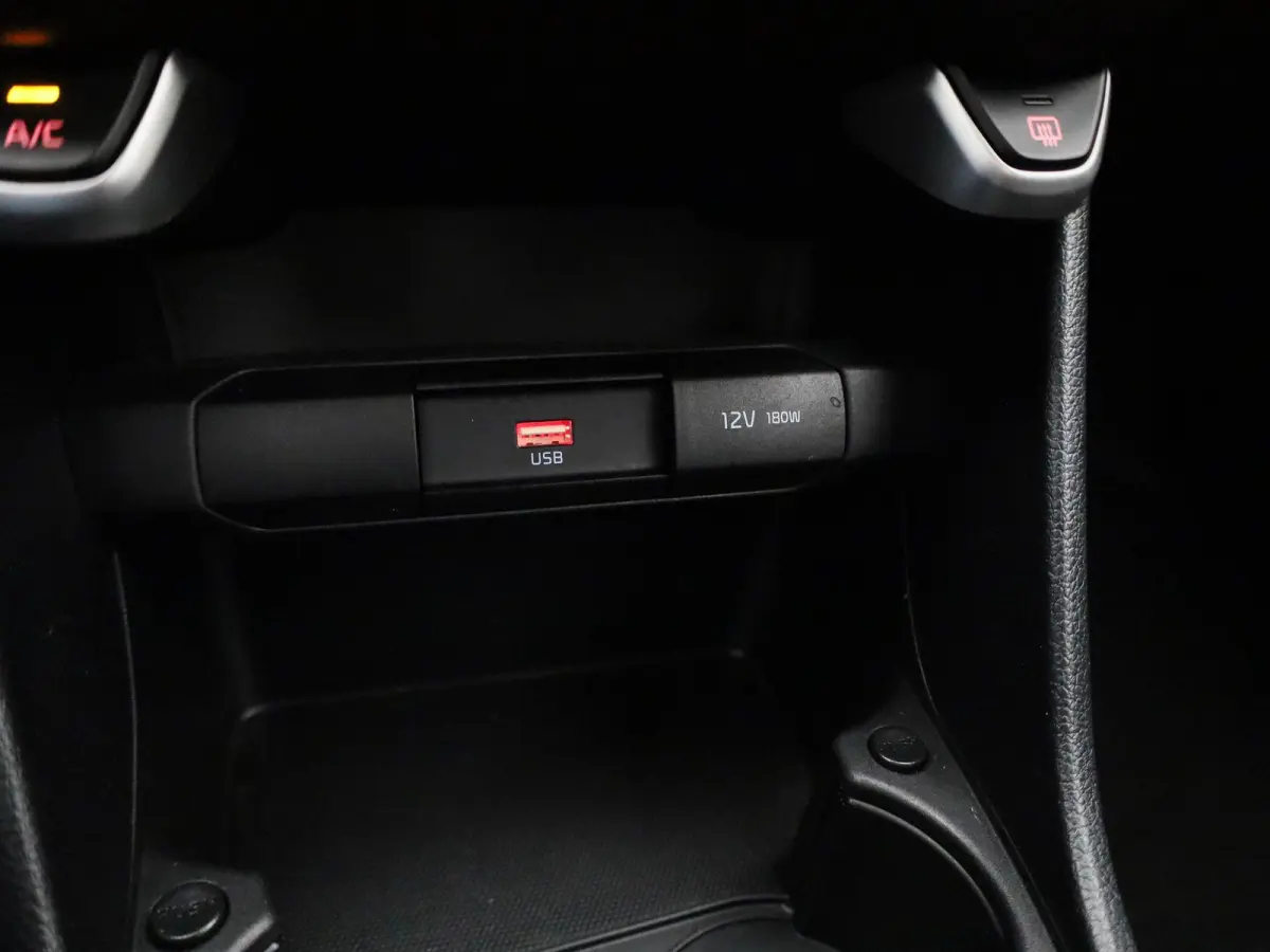 1.0 DPi ComfortLine | APPLE CARPLAY | CRUISE CONTROL | AIRCO | BLUETOOTH | MULTIFUNCTIONEEL STUURWIEL | RADIO | BANDENSPANNINGSENSOREN | 5-DEURS | CENTRALE DEURVERGRENDELING |