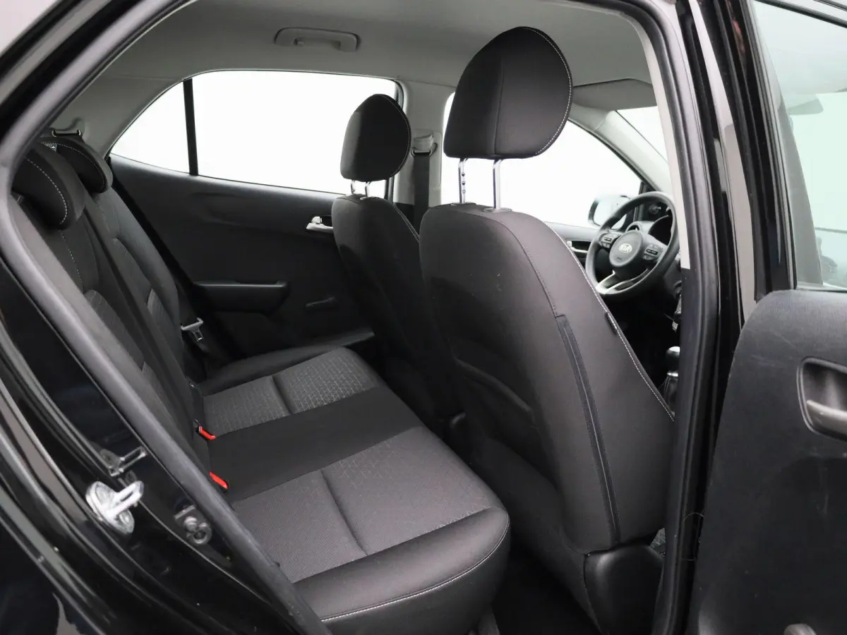 1.0 DPi ComfortLine | APPLE CARPLAY | CRUISE CONTROL | AIRCO | BLUETOOTH | MULTIFUNCTIONEEL STUURWIEL | RADIO | BANDENSPANNINGSENSOREN | 5-DEURS | CENTRALE DEURVERGRENDELING |
