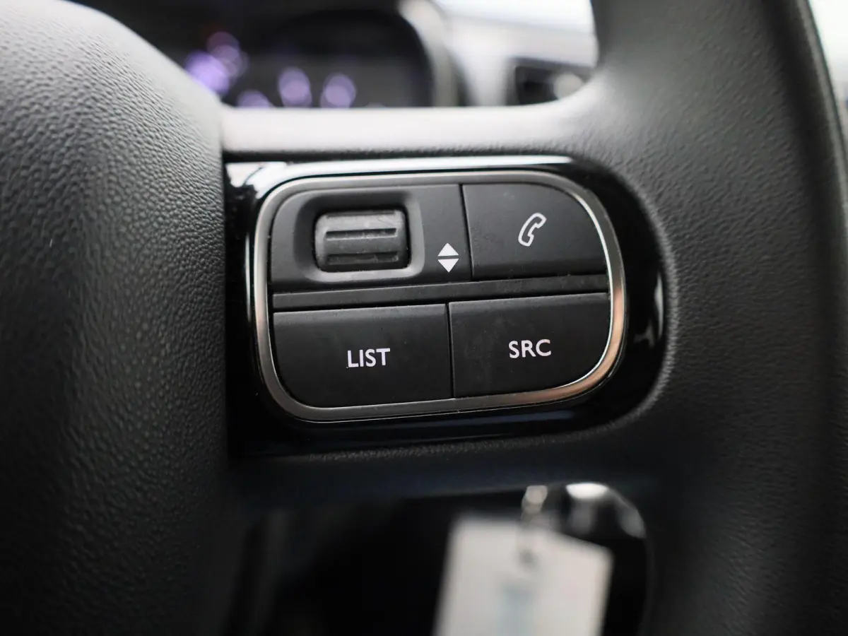 1.2 PureTech Feel | APPLE CARPLAY - ANDROID AUTO | CRUISE CONTROL | AIRCO | LED | PARKEERSENSOREN | NAVIGATIE | DAB RADIO |
