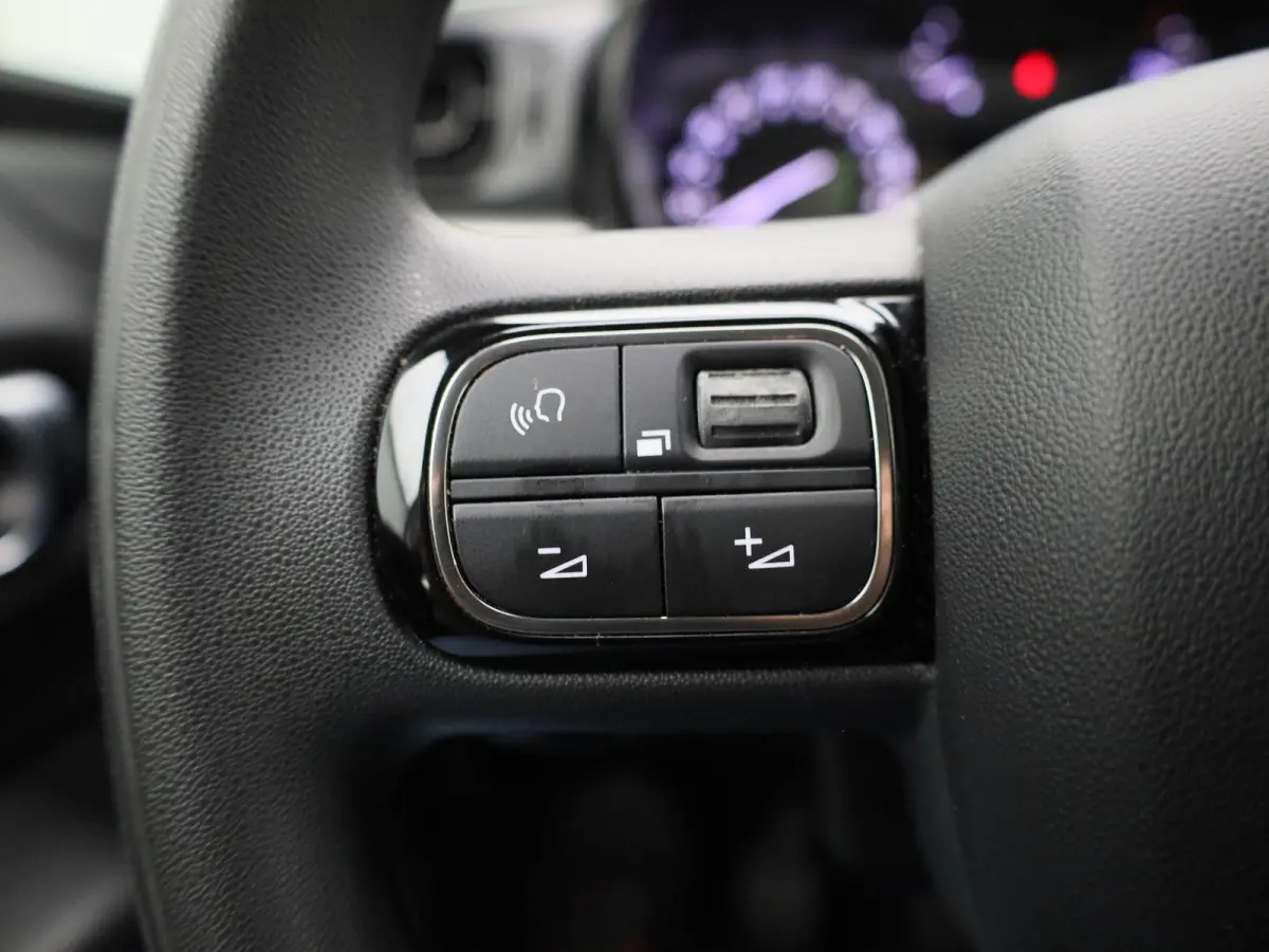 1.2 PureTech Feel | APPLE CARPLAY - ANDROID AUTO | CRUISE CONTROL | AIRCO | LED | PARKEERSENSOREN | NAVIGATIE | DAB RADIO |