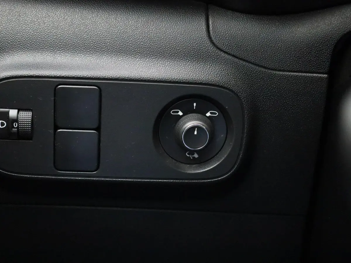 1.2 PureTech Feel | APPLE CARPLAY - ANDROID AUTO | CRUISE CONTROL | AIRCO | LED | PARKEERSENSOREN | NAVIGATIE | DAB RADIO |