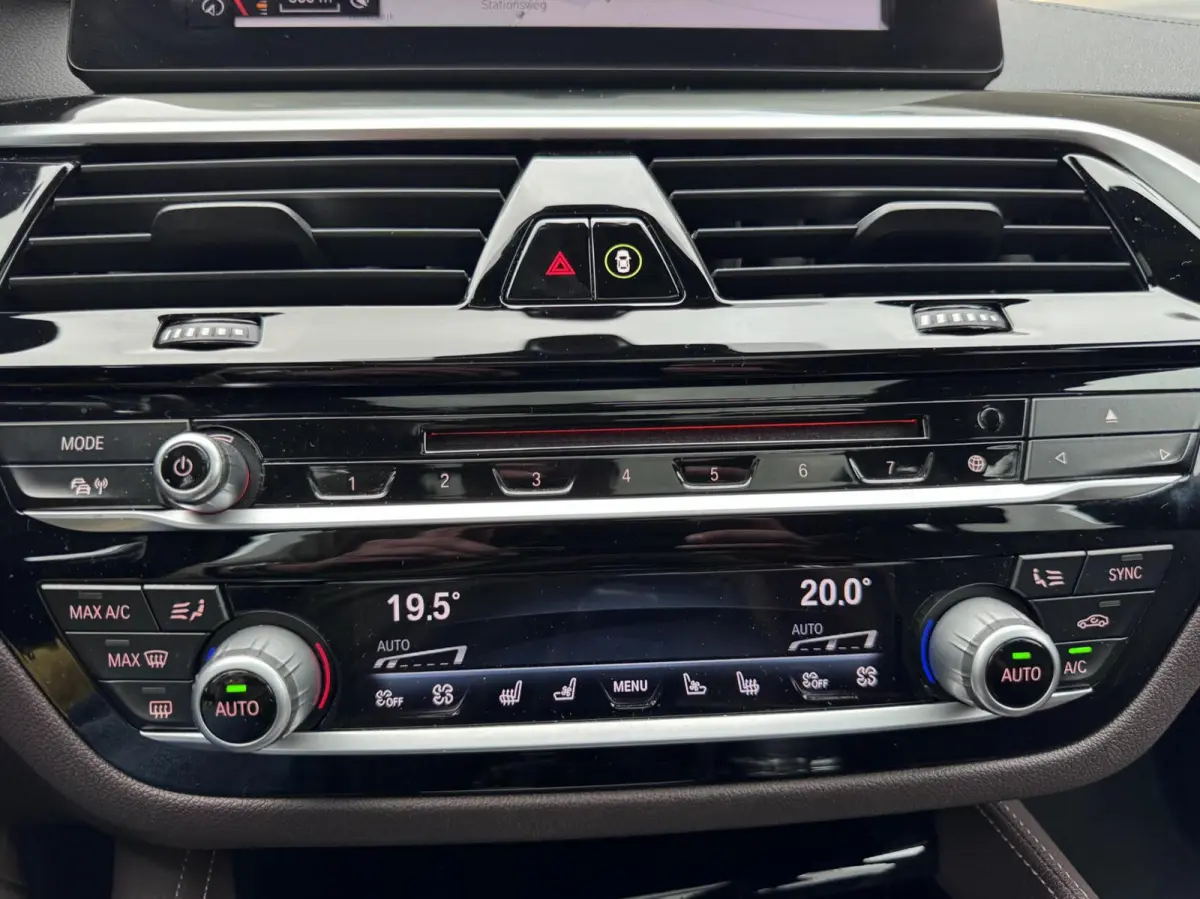 540i 6 cilinder 340pk xDrive High Executive Luxury Line!