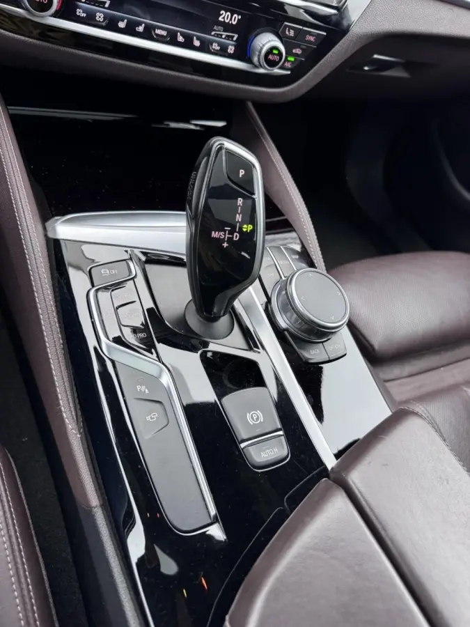 540i 6 cilinder 340pk xDrive High Executive Luxury Line!