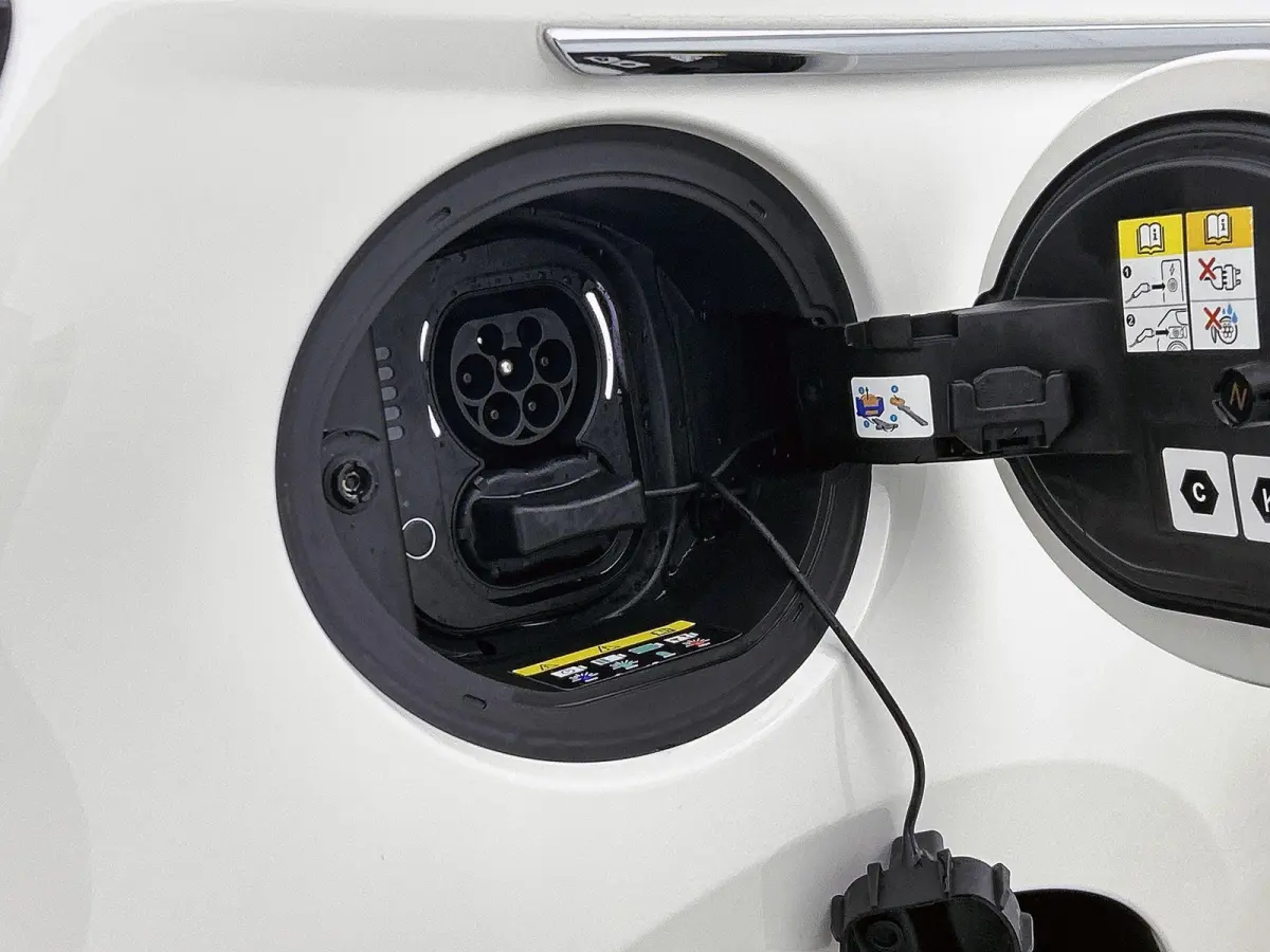 Icon 42 kWh | Apple Carplay/Android Auto | Climate Control | Adaptieve Cruise Control | Camera | Dodehoekdetectie | 16"LMV | LED |