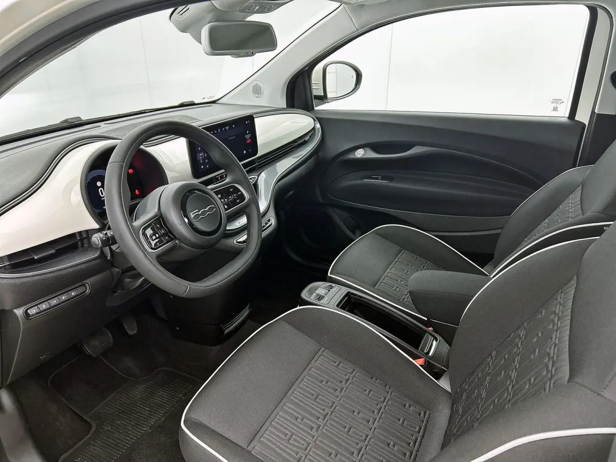 Icon 42 kWh | Apple Carplay/Android Auto | Climate Control | Adaptieve Cruise Control | Camera | Dodehoekdetectie | 16"LMV | LED |