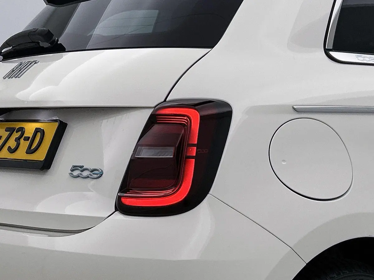 Icon 42 kWh | Apple Carplay/Android Auto | Climate Control | Adaptieve Cruise Control | Camera | Dodehoekdetectie | 16"LMV | LED |