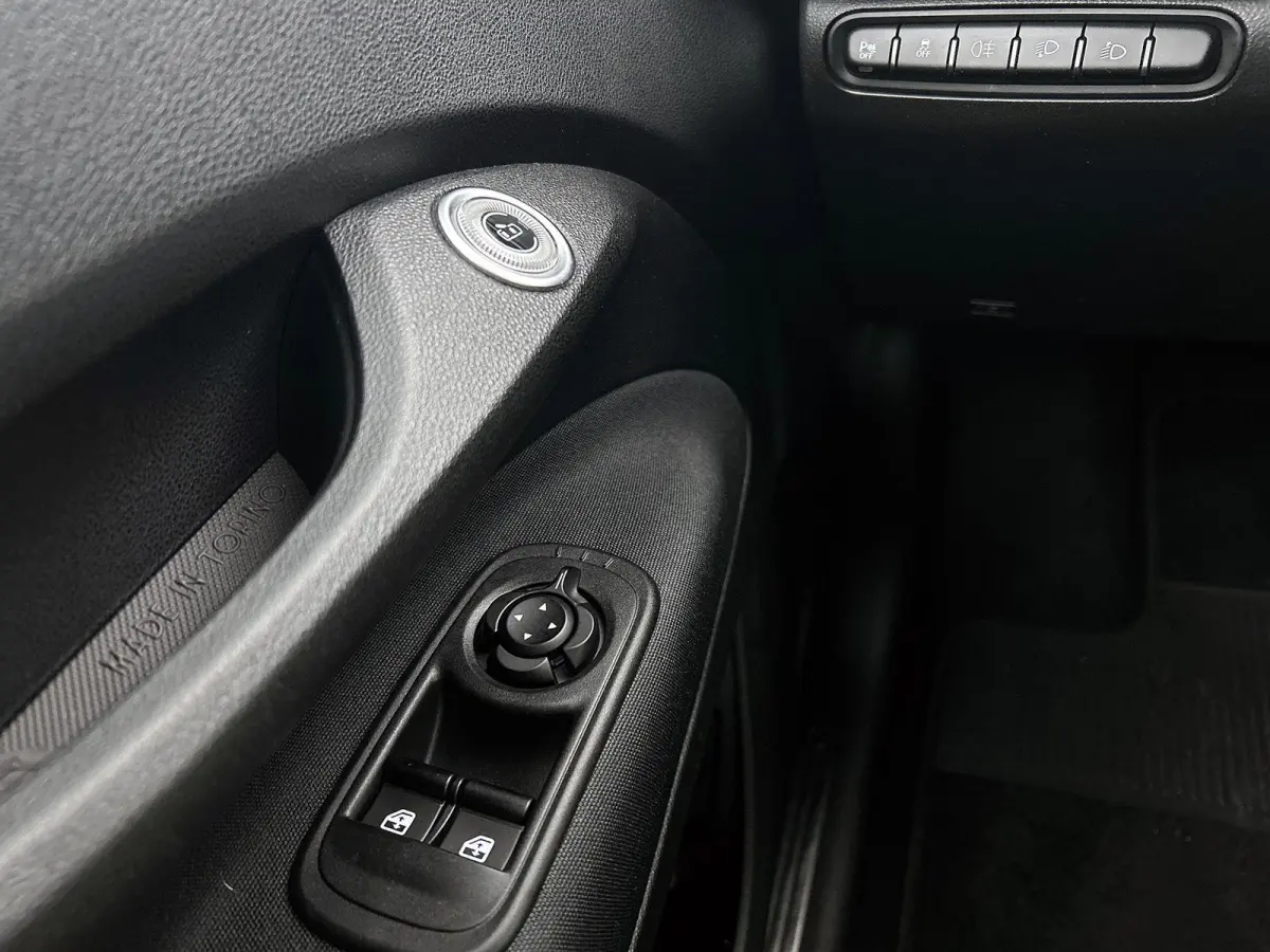 Icon 42 kWh | Apple Carplay/Android Auto | Climate Control | Adaptieve Cruise Control | Camera | Dodehoekdetectie | 16"LMV | LED |
