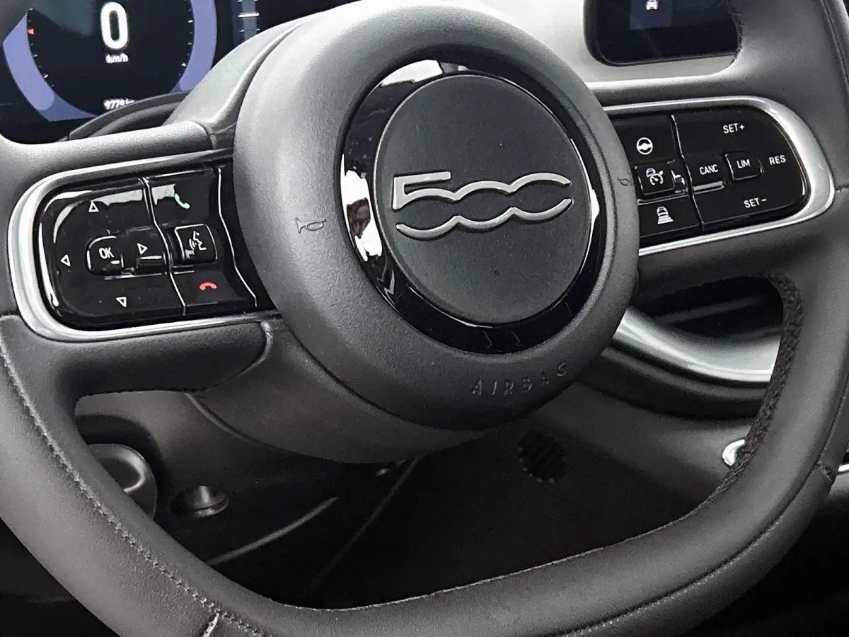 Icon 42 kWh | Apple Carplay/Android Auto | Climate Control | Adaptieve Cruise Control | Camera | Dodehoekdetectie | 16"LMV | LED |