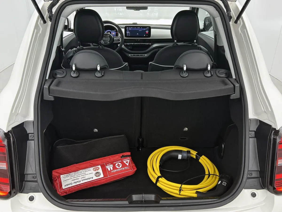 Icon 42 kWh | Apple Carplay/Android Auto | Climate Control | Adaptieve Cruise Control | Camera | Dodehoekdetectie | 16"LMV | LED |