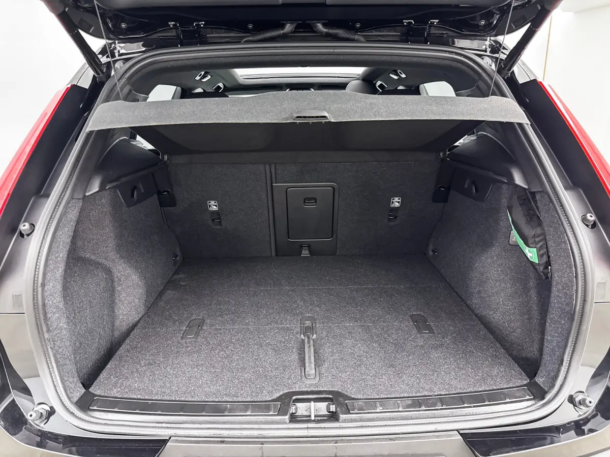 B4 Plus Dark | 18" | Panoramadak | Leder/Nubuck | Trekhaak | Harman Kardon | Elektr. verst. Stoelen | Parkeercamera