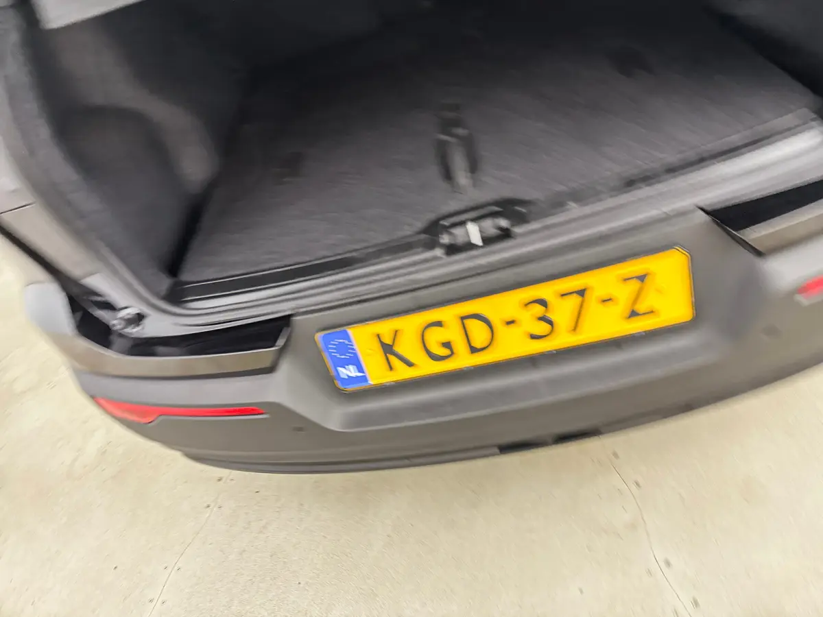 B4 Plus Dark | 18" | Panoramadak | Leder/Nubuck | Trekhaak | Harman Kardon | Elektr. verst. Stoelen | Parkeercamera