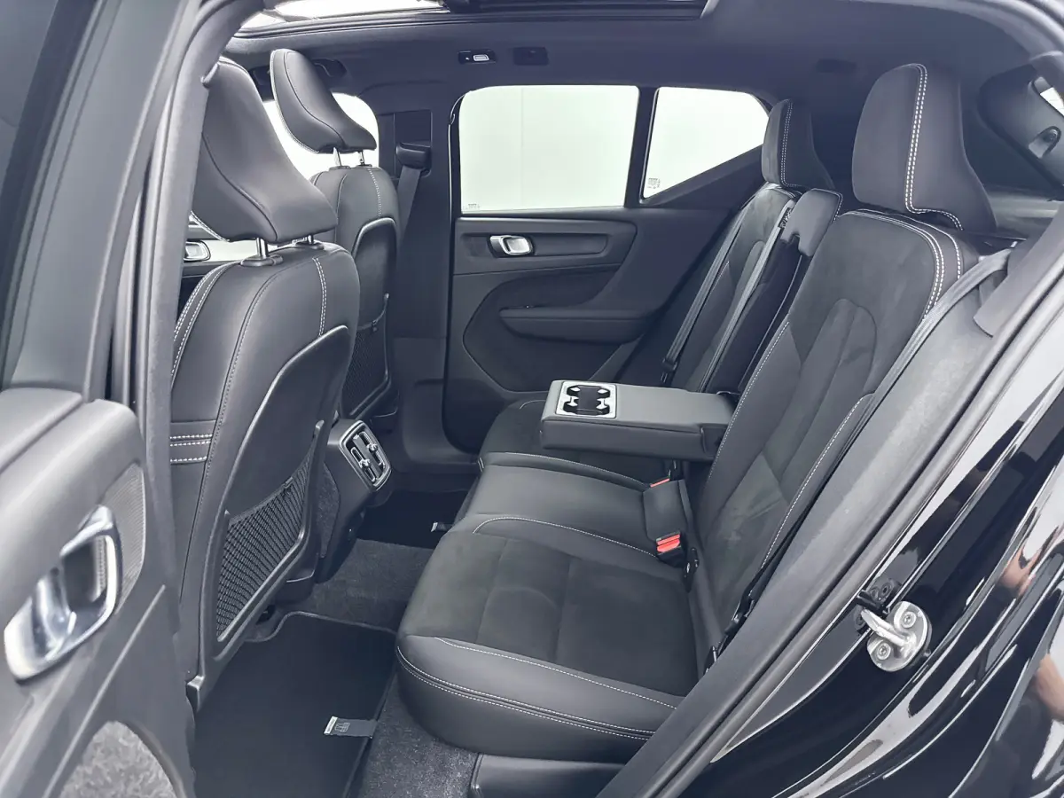 B4 Plus Dark | 18" | Panoramadak | Leder/Nubuck | Trekhaak | Harman Kardon | Elektr. verst. Stoelen | Parkeercamera