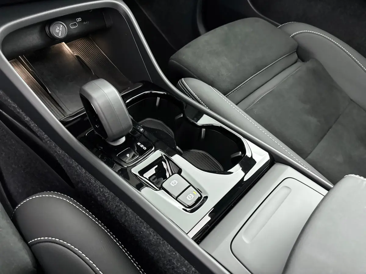 B4 Plus Dark | 18" | Panoramadak | Leder/Nubuck | Trekhaak | Harman Kardon | Elektr. verst. Stoelen | Parkeercamera