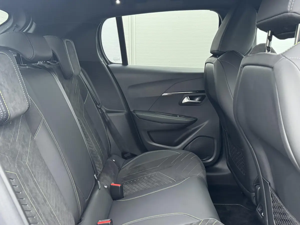 1.2 Hybrid 145 e-DCS6 GT | Alcantara bekleding | Elektrisch verstelbare stoelen | Stoelverwarming/Stoelmassage | Camera | Adaptieve Cruise Control