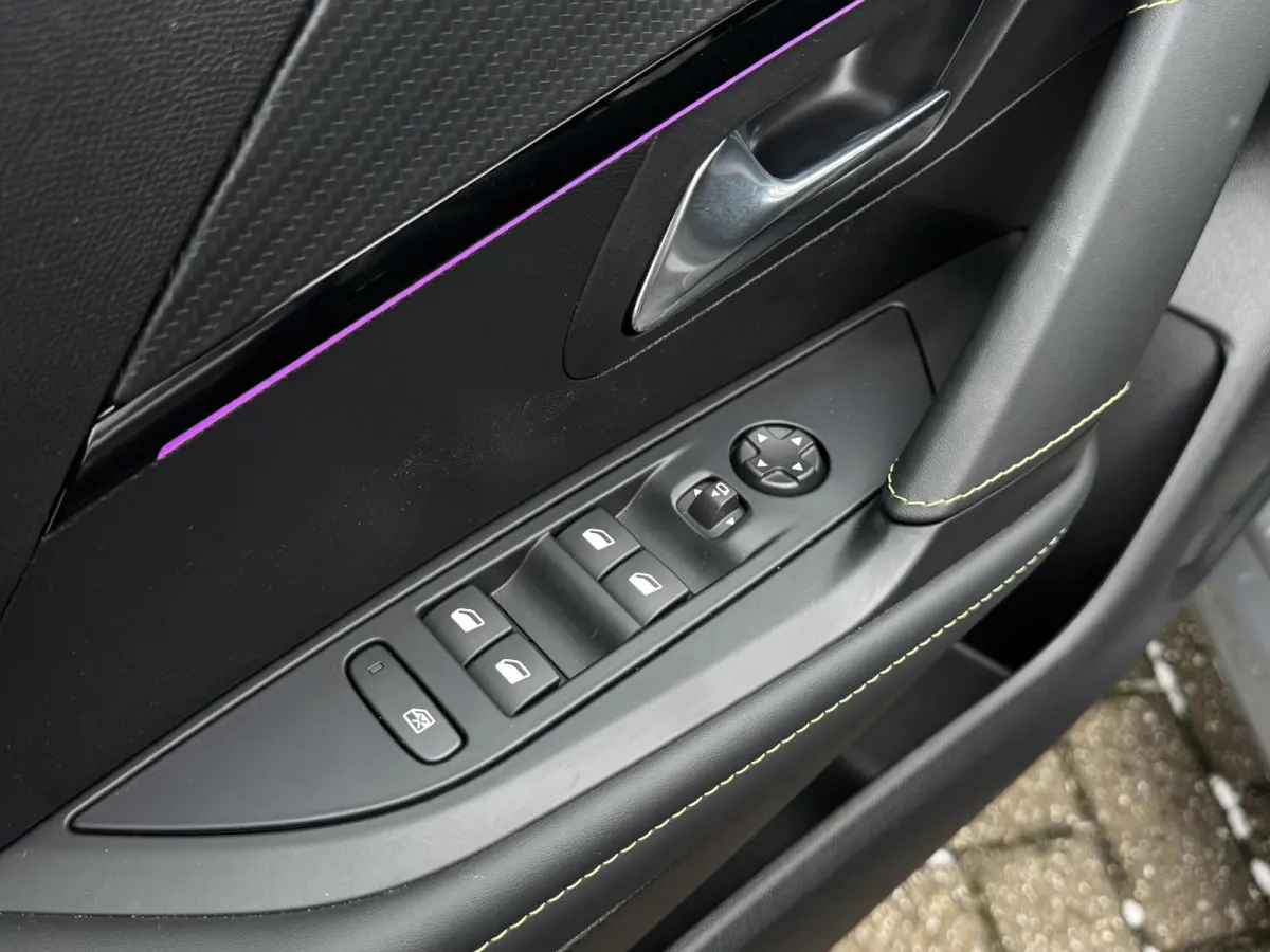 1.2 Hybrid 145 e-DCS6 GT | Alcantara bekleding | Elektrisch verstelbare stoelen | Stoelverwarming/Stoelmassage | Camera | Adaptieve Cruise Control