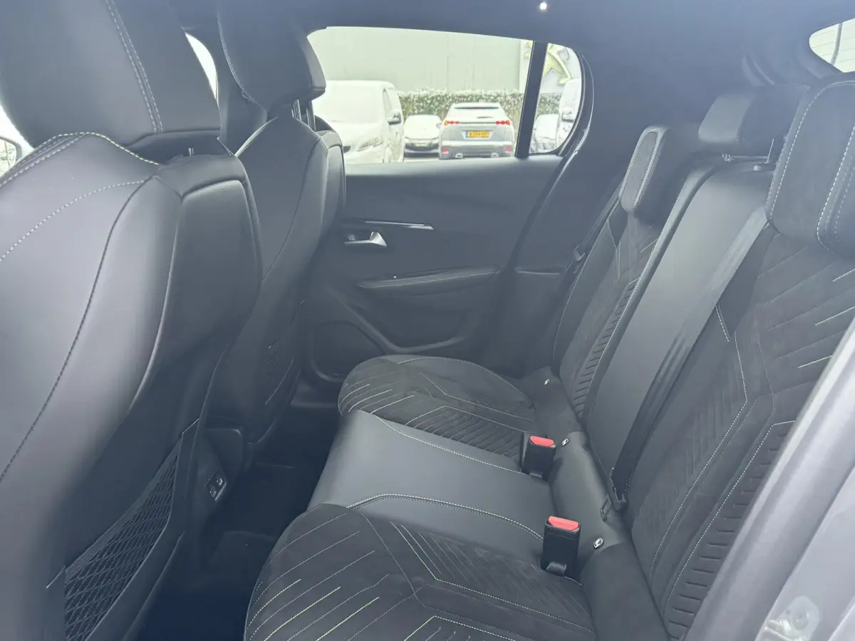 1.2 Hybrid 145 e-DCS6 GT | Alcantara bekleding | Elektrisch verstelbare stoelen | Stoelverwarming/Stoelmassage | Camera | Adaptieve Cruise Control