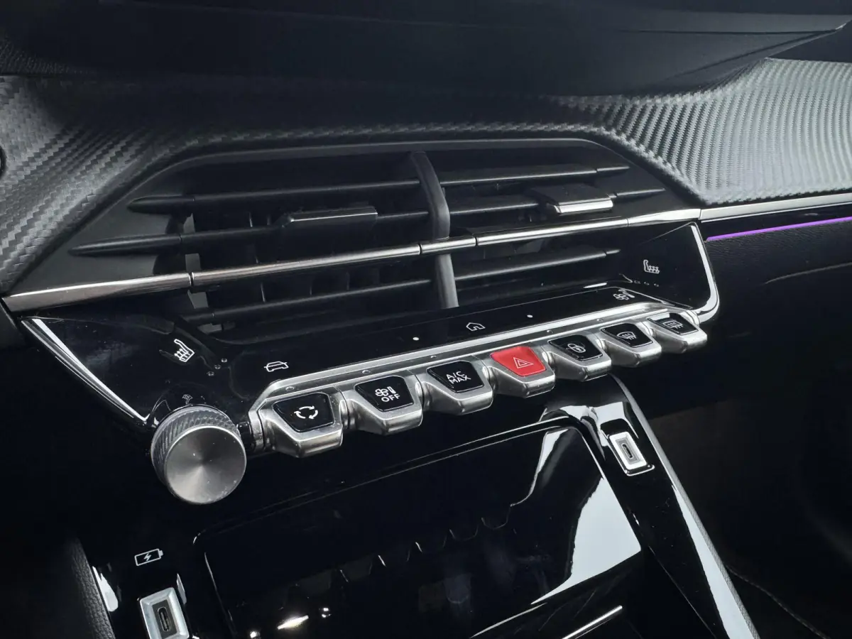 1.2 Hybrid 145 e-DCS6 GT | Alcantara bekleding | Elektrisch verstelbare stoelen | Stoelverwarming/Stoelmassage | Camera | Adaptieve Cruise Control