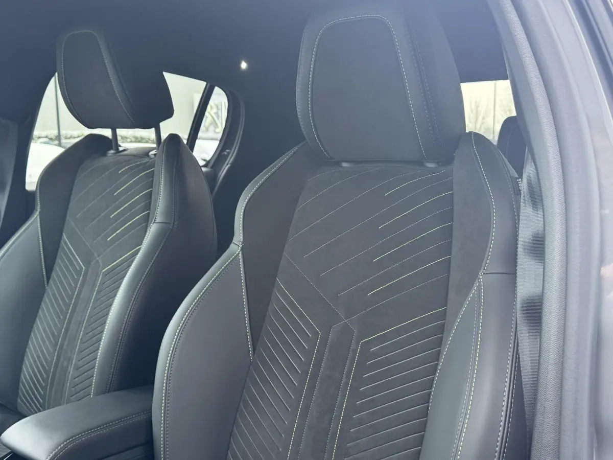 1.2 Hybrid 145 e-DCS6 GT | Alcantara bekleding | Elektrisch verstelbare stoelen | Stoelverwarming/Stoelmassage | Camera | Adaptieve Cruise Control