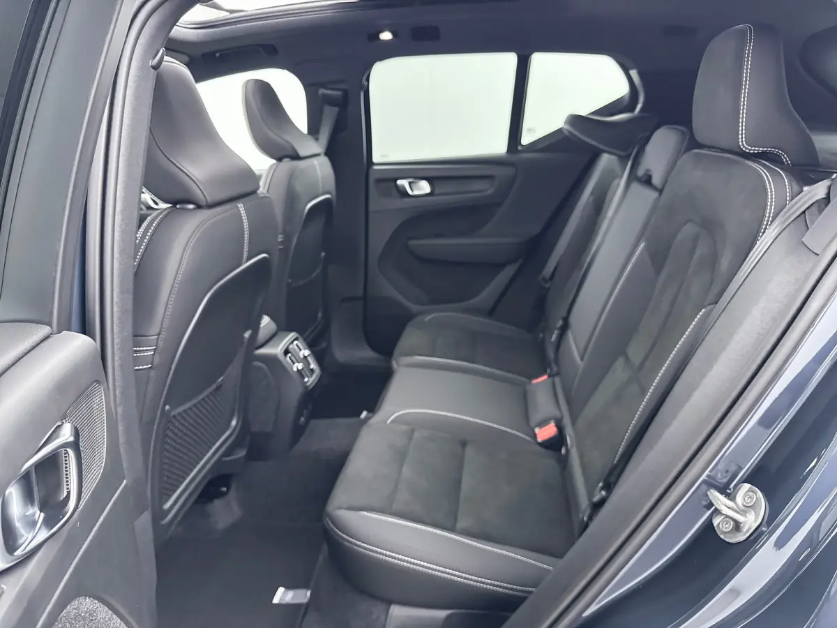 Single Motor 82kWh Ultra Europa | 19" Allseason | Getint Glas | Panoramadak | Elektr. verst. Stoelen | 360 Camera | Harman Kardon | Warmtepomp