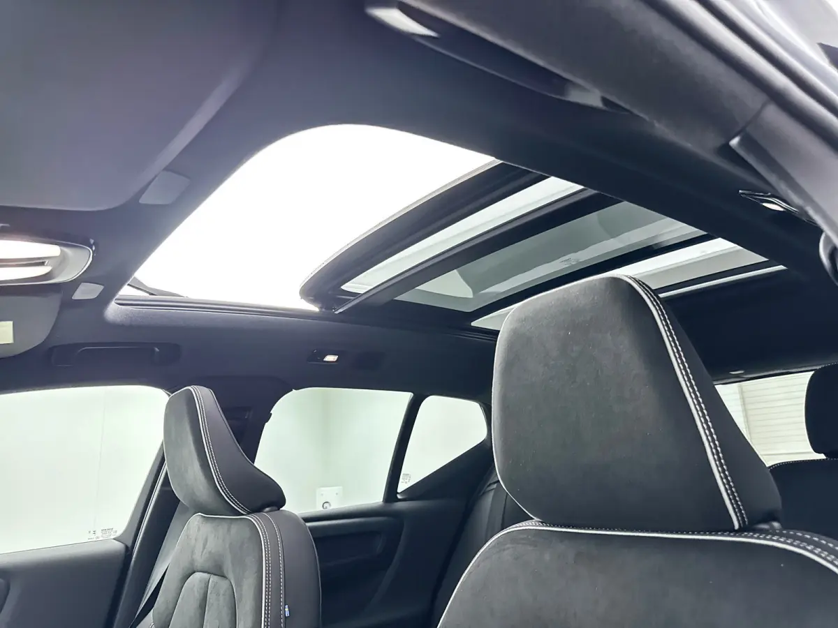 Single Motor 82kWh Ultra Europa | 19" Allseason | Getint Glas | Panoramadak | Elektr. verst. Stoelen | 360 Camera | Harman Kardon | Warmtepomp