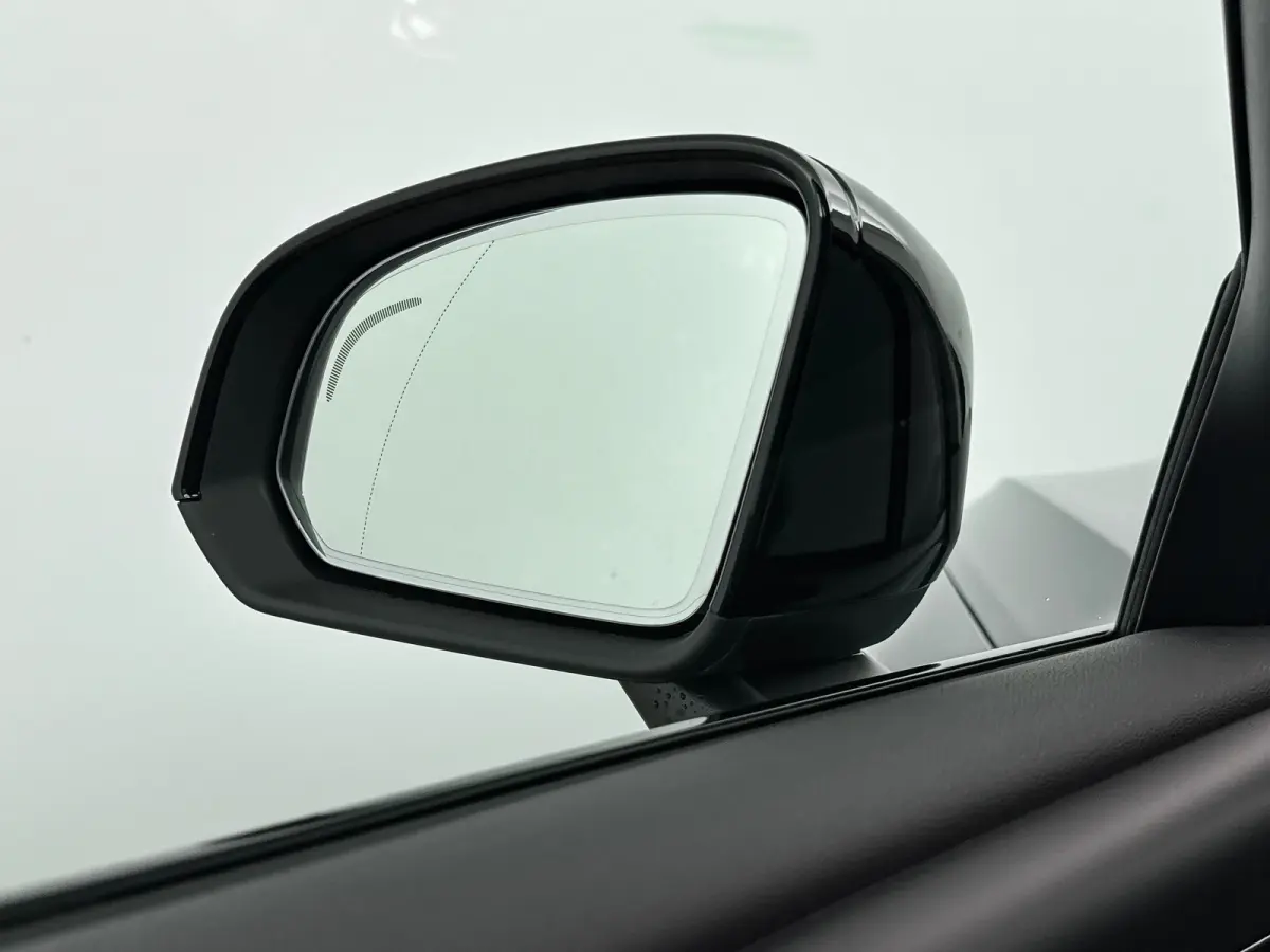 Single Motor 82kWh Ultra Europa | 19" Allseason | Getint Glas | Panoramadak | Elektr. verst. Stoelen | 360 Camera | Harman Kardon | Warmtepomp