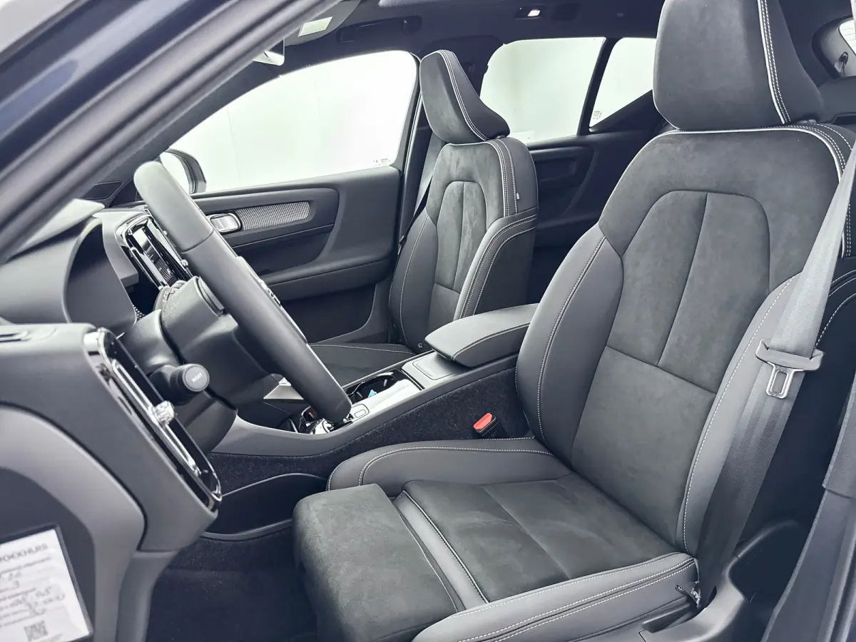 Single Motor 82kWh Ultra Europa | 19" Allseason | Getint Glas | Panoramadak | Elektr. verst. Stoelen | 360 Camera | Harman Kardon | Warmtepomp
