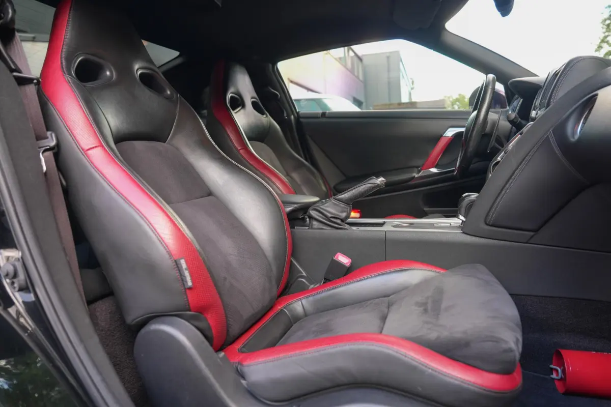 3.8 V6 Black