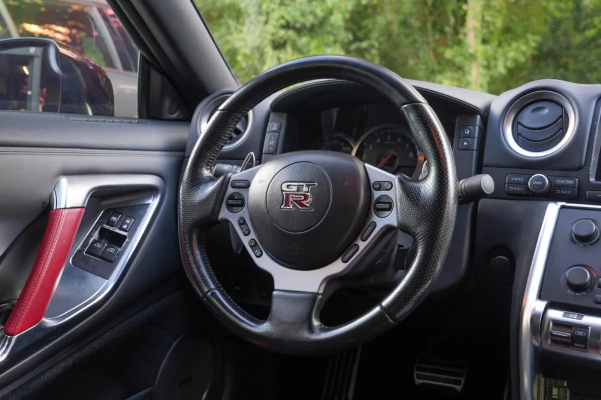 3.8 V6 Black