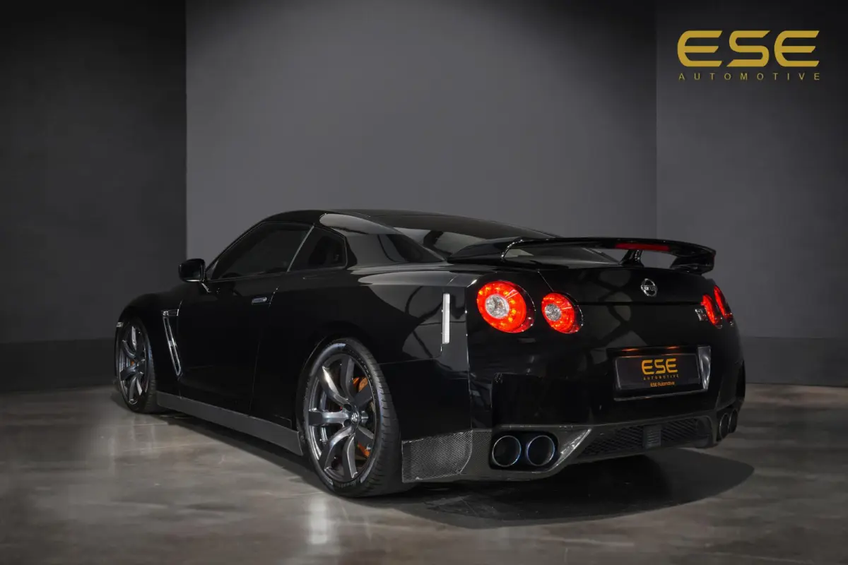 3.8 V6 Black