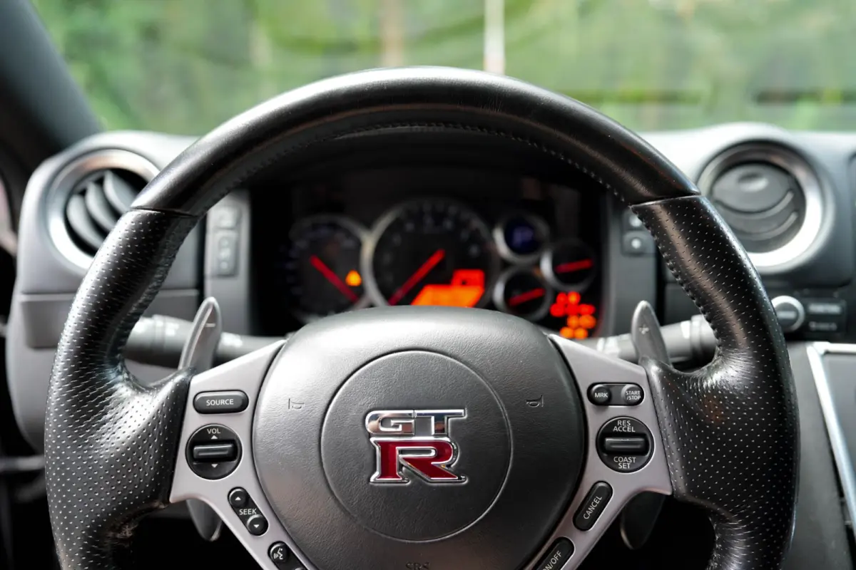 3.8 V6 Black