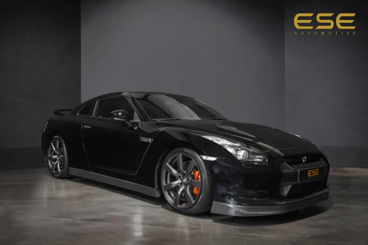 3.8 V6 Black