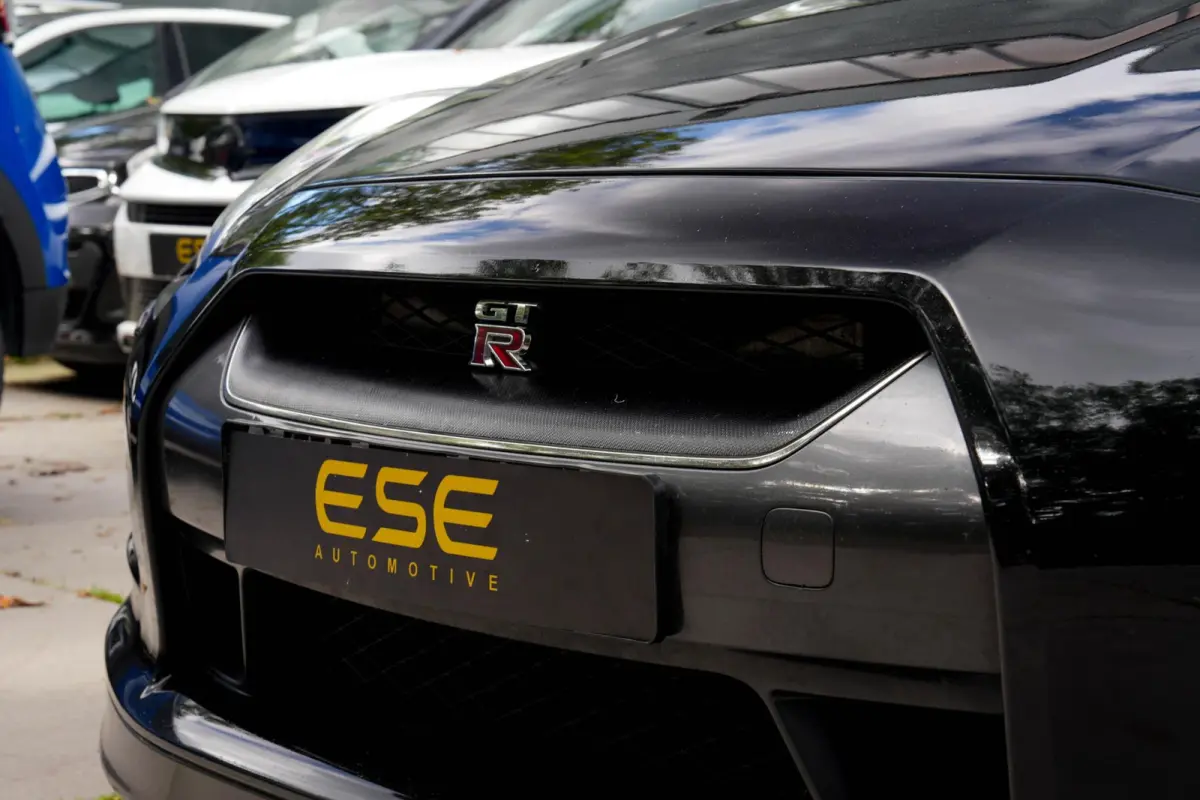 3.8 V6 Black