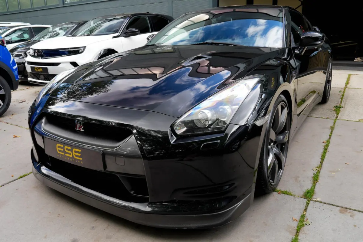 3.8 V6 Black