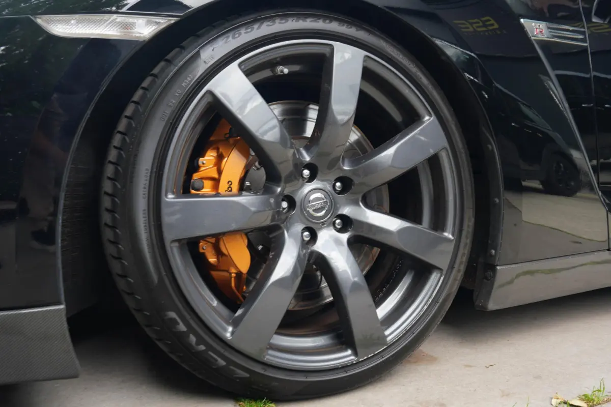 3.8 V6 Black