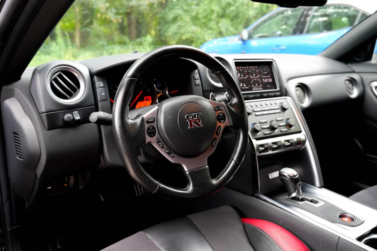 3.8 V6 Black