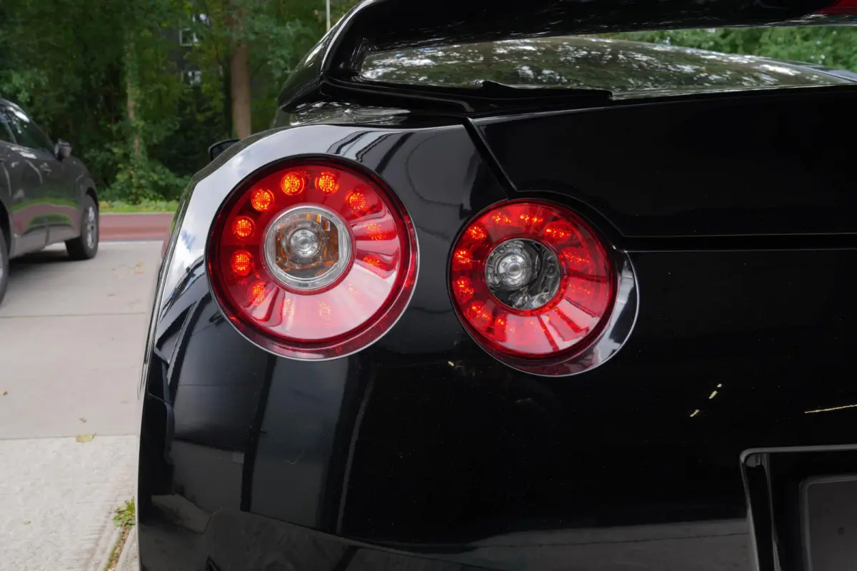 3.8 V6 Black