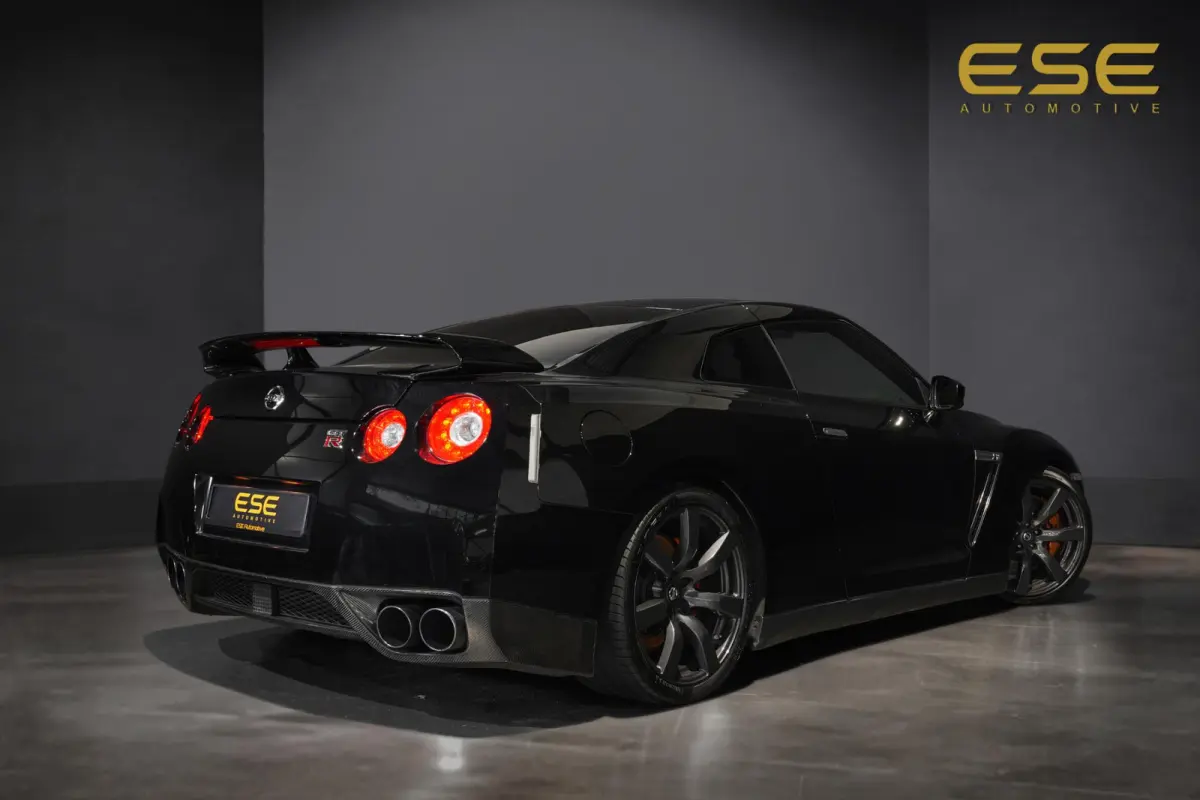 3.8 V6 Black