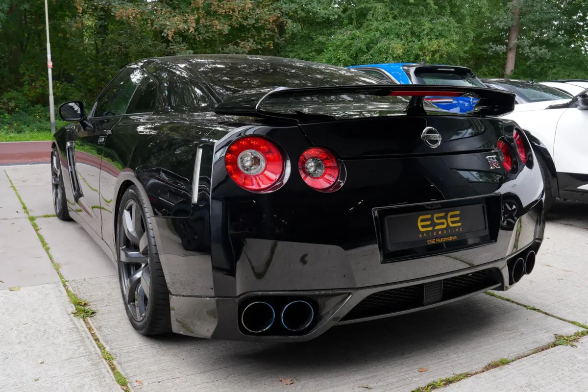 3.8 V6 Black