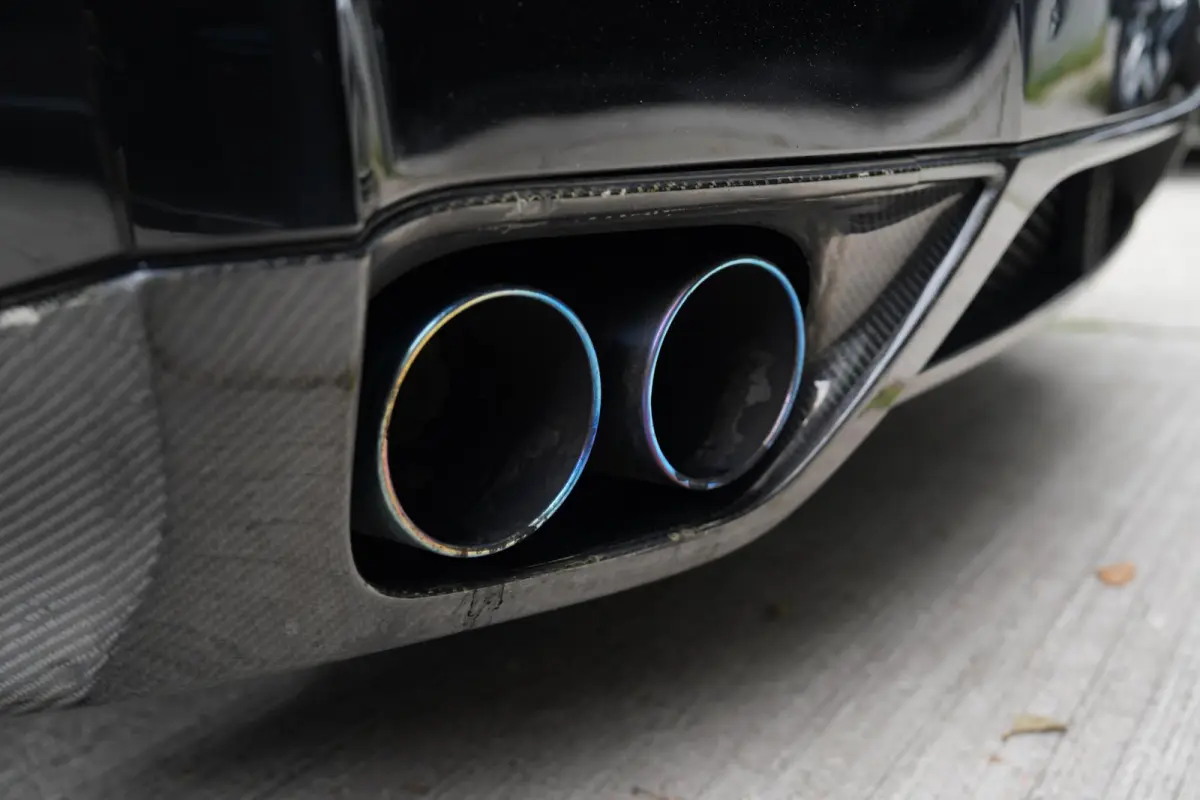 3.8 V6 Black