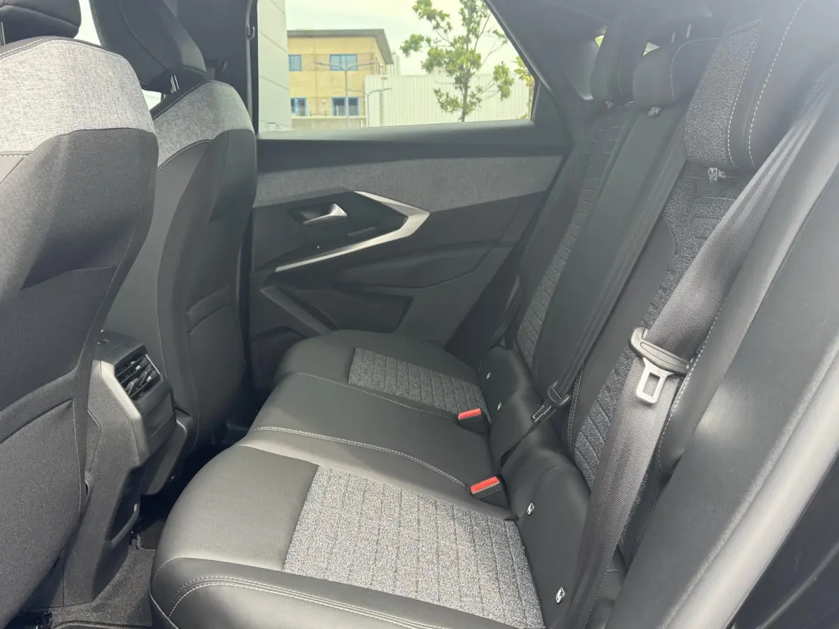 1.6 plug-in Hybrid 225 Allure | Stoelverwarming | 360 Camera | Navigatie | Adaptieve Cruise Control