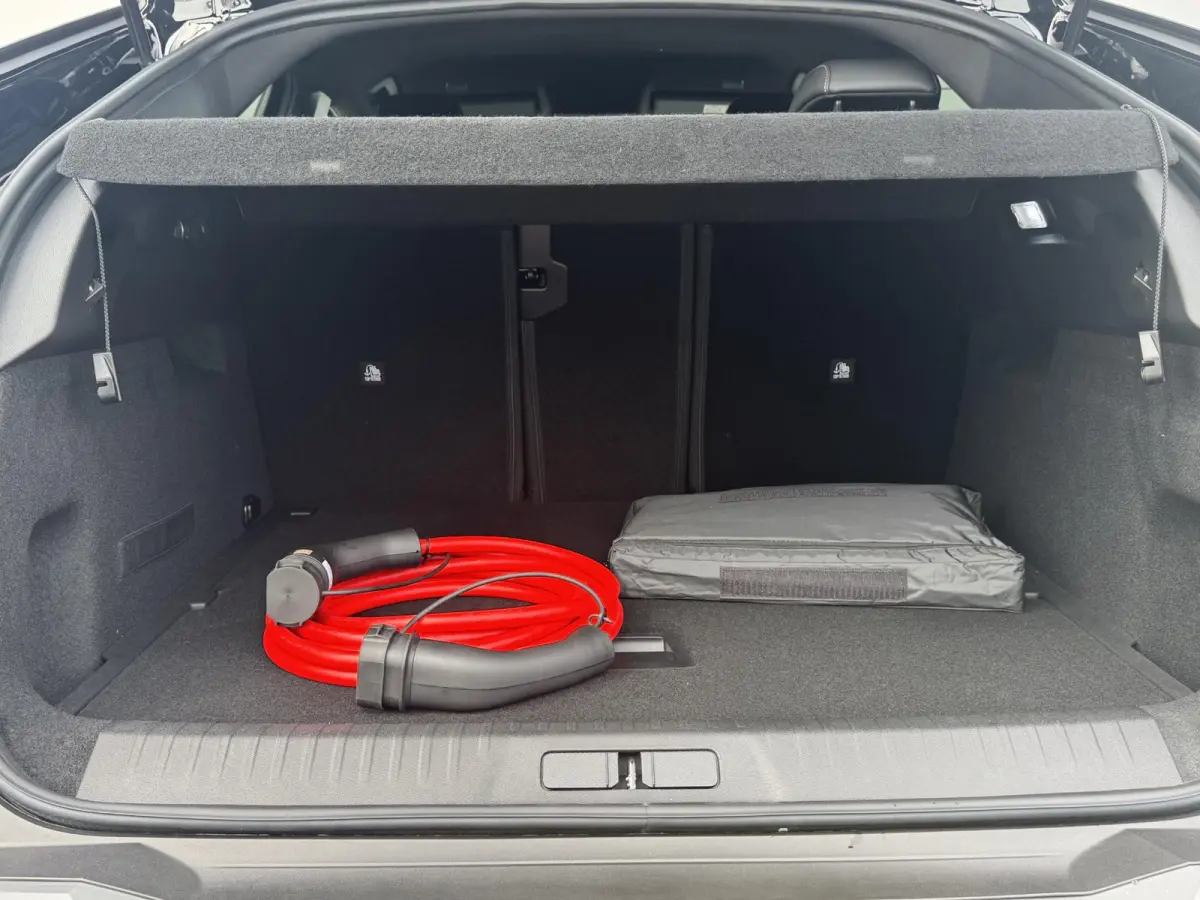 1.6 plug-in Hybrid 225 Allure | Stoelverwarming | 360 Camera | Navigatie | Adaptieve Cruise Control