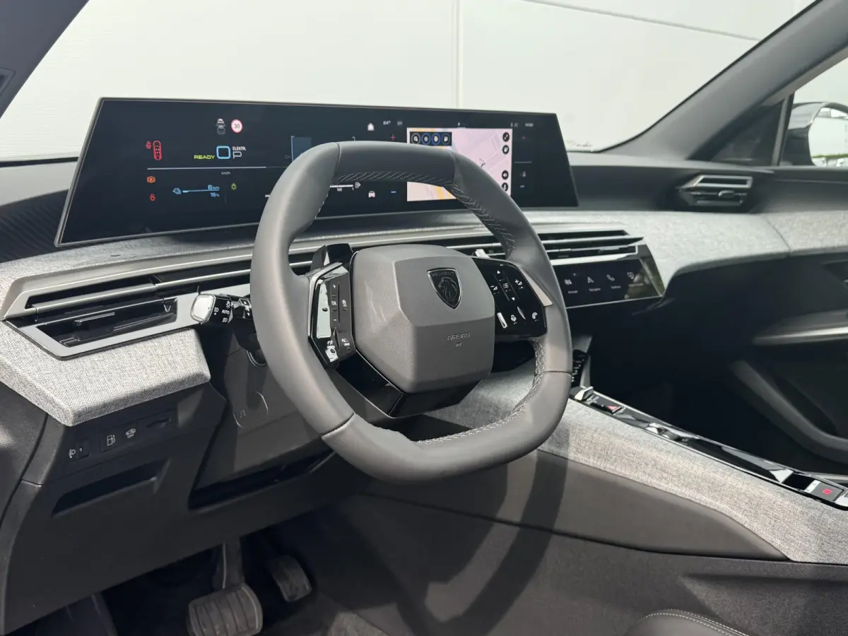 1.6 plug-in Hybrid 225 Allure | Stoelverwarming | 360 Camera | Navigatie | Adaptieve Cruise Control